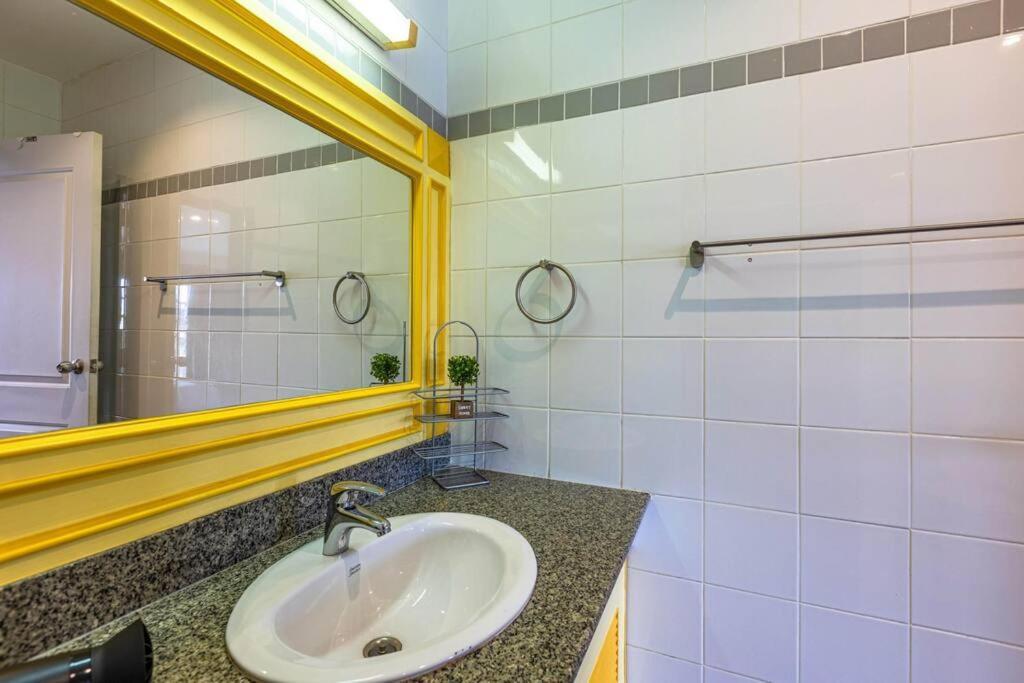 4 Bedroom Townhouse In Great Location! Хуа Хин Екстериор снимка